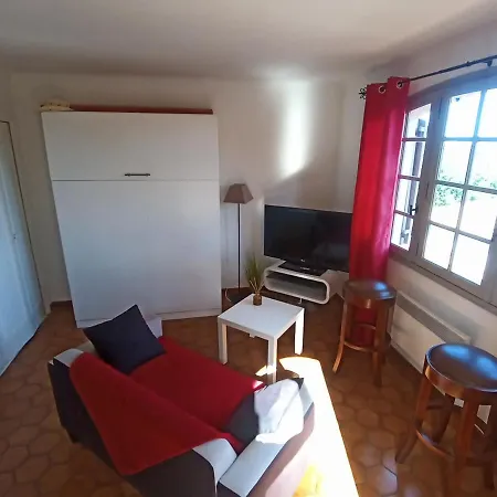 Haut De En Duplex T2 Avec Terrasse Vue Rade オリウル